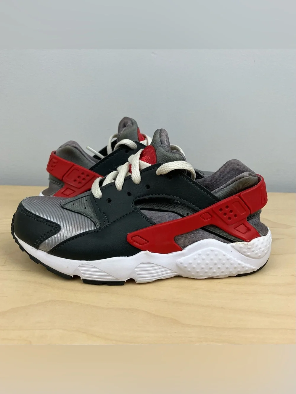 Nike Kids Size 13C Huarache Athletic Running Shoes Gray Red & White
